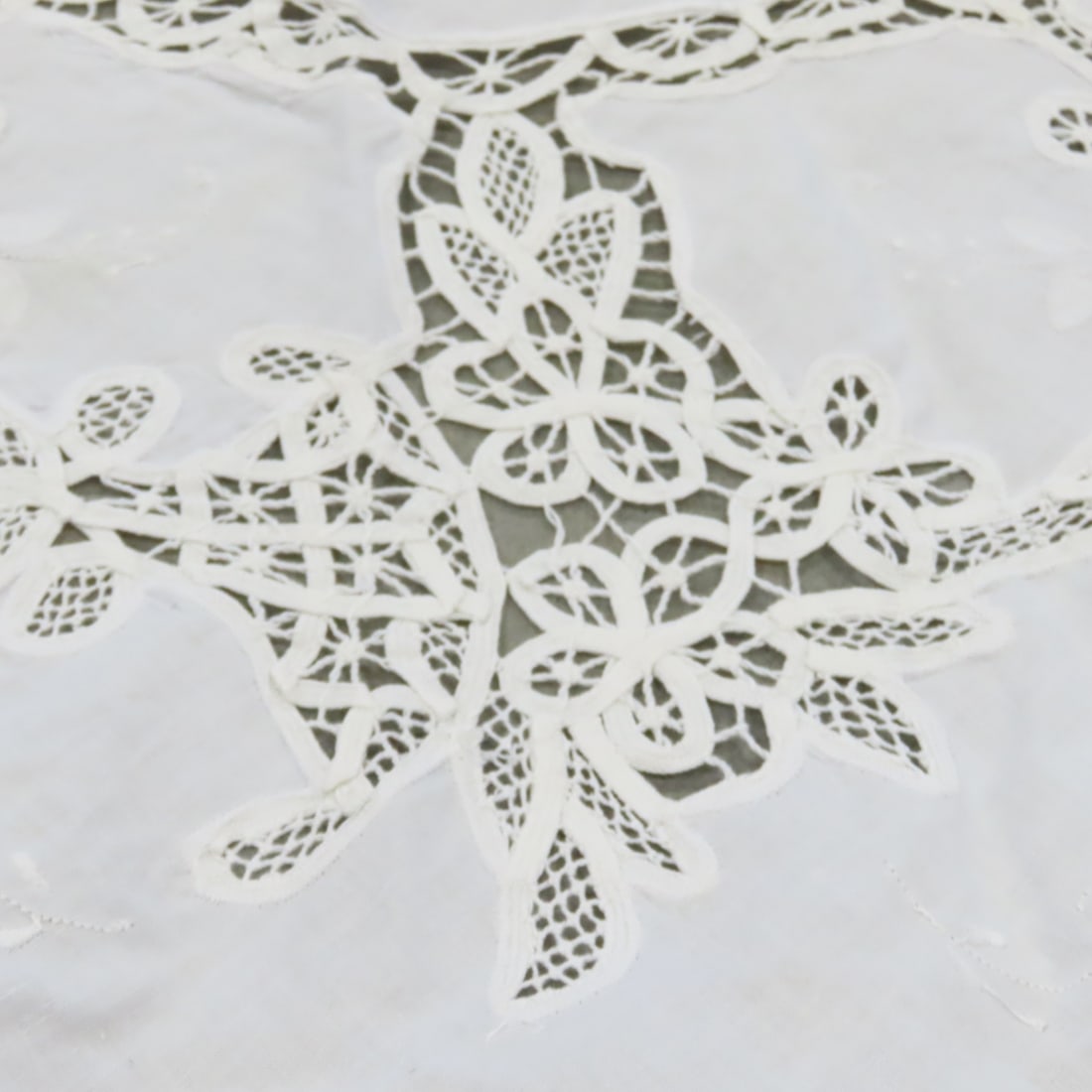 Lace & Tatting Doilies, Runners and Tablecloths - 13