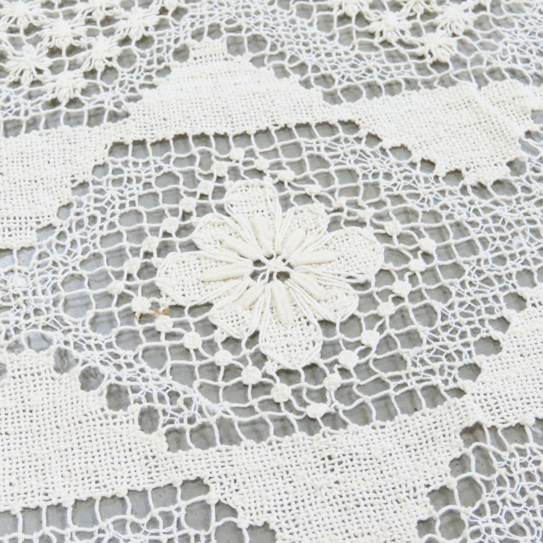 Lace & Tatting Doilies, Runners and Tablecloths - 15