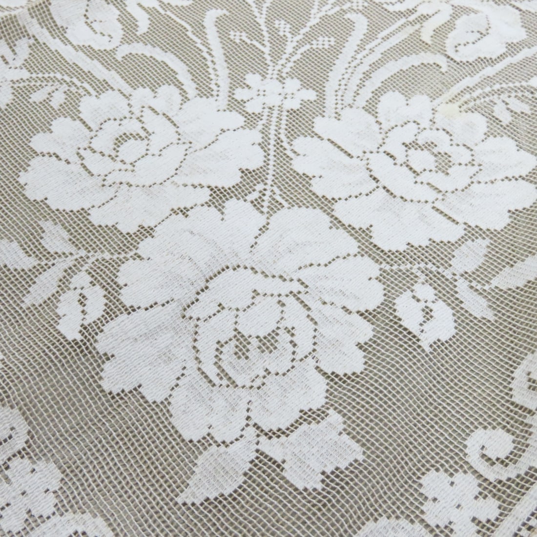 Lace & Tatting Doilies, Runners and Tablecloths - 17