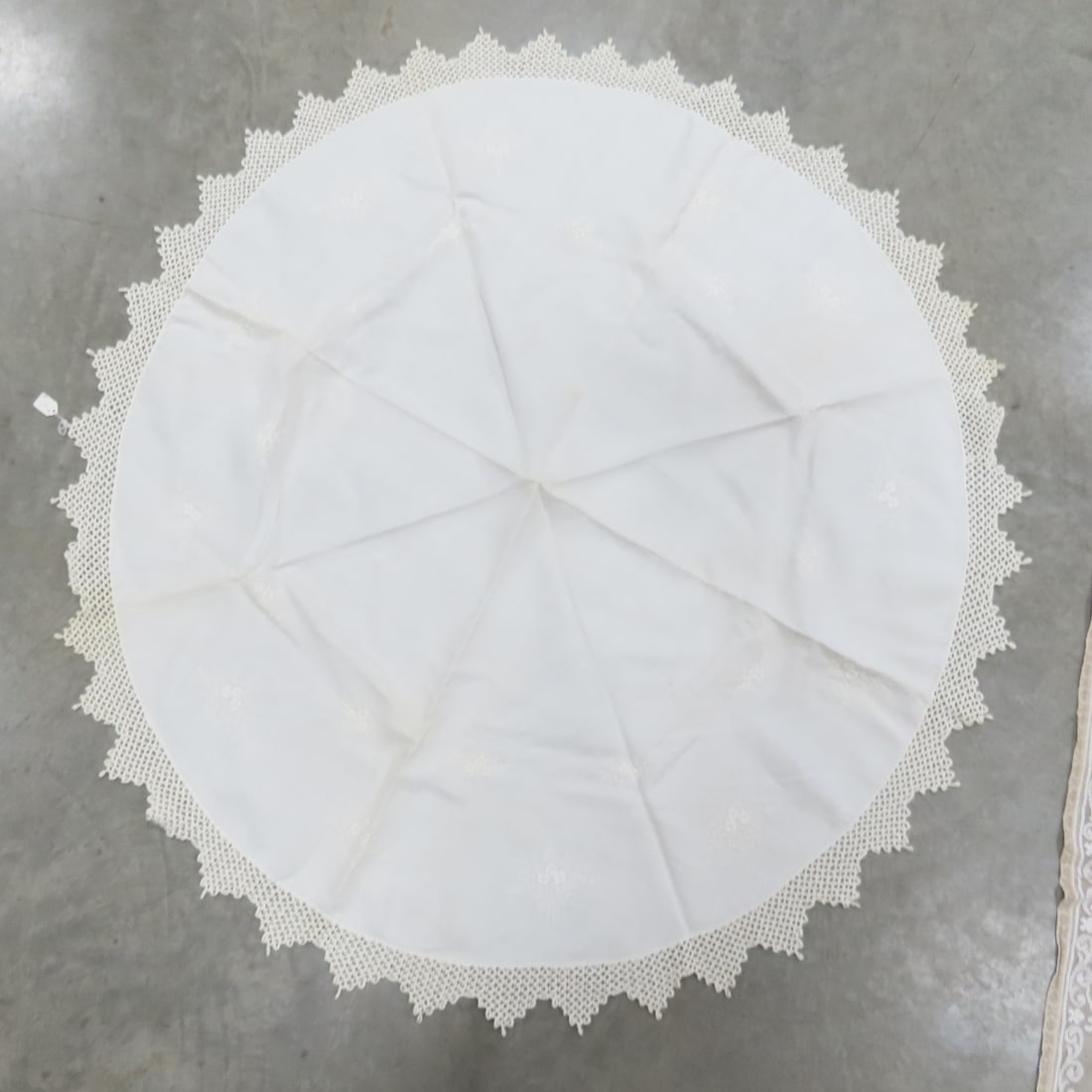 Lace & Tatting Doilies, Runners and Tablecloths - 18