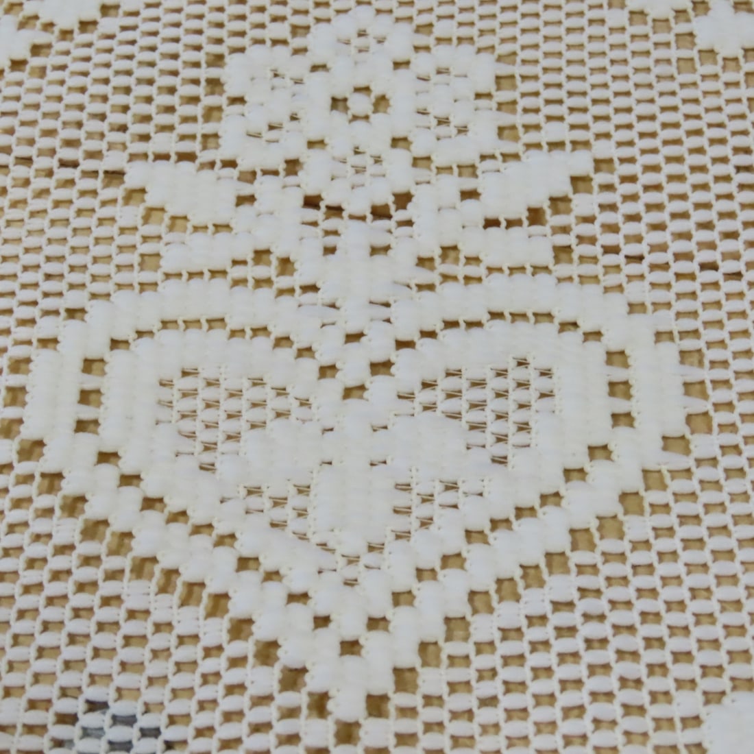 Lace & Tatting Doilies, Runners and Tablecloths - 3