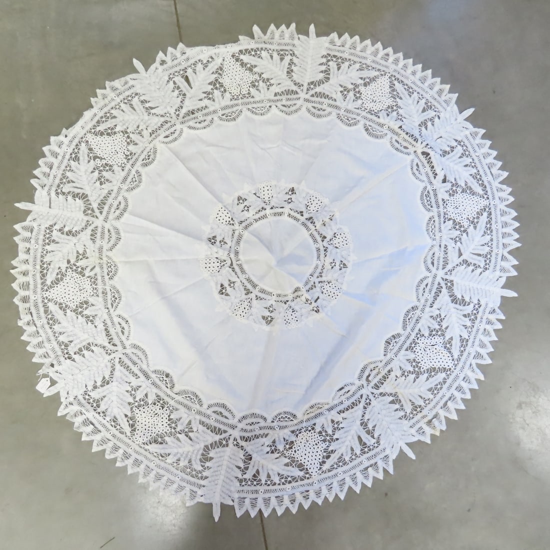 Lace & Tatting Doilies, Runners and Tablecloths - 8