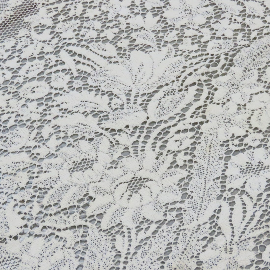 7 Quaker & Other Lace Tablecloths - 11