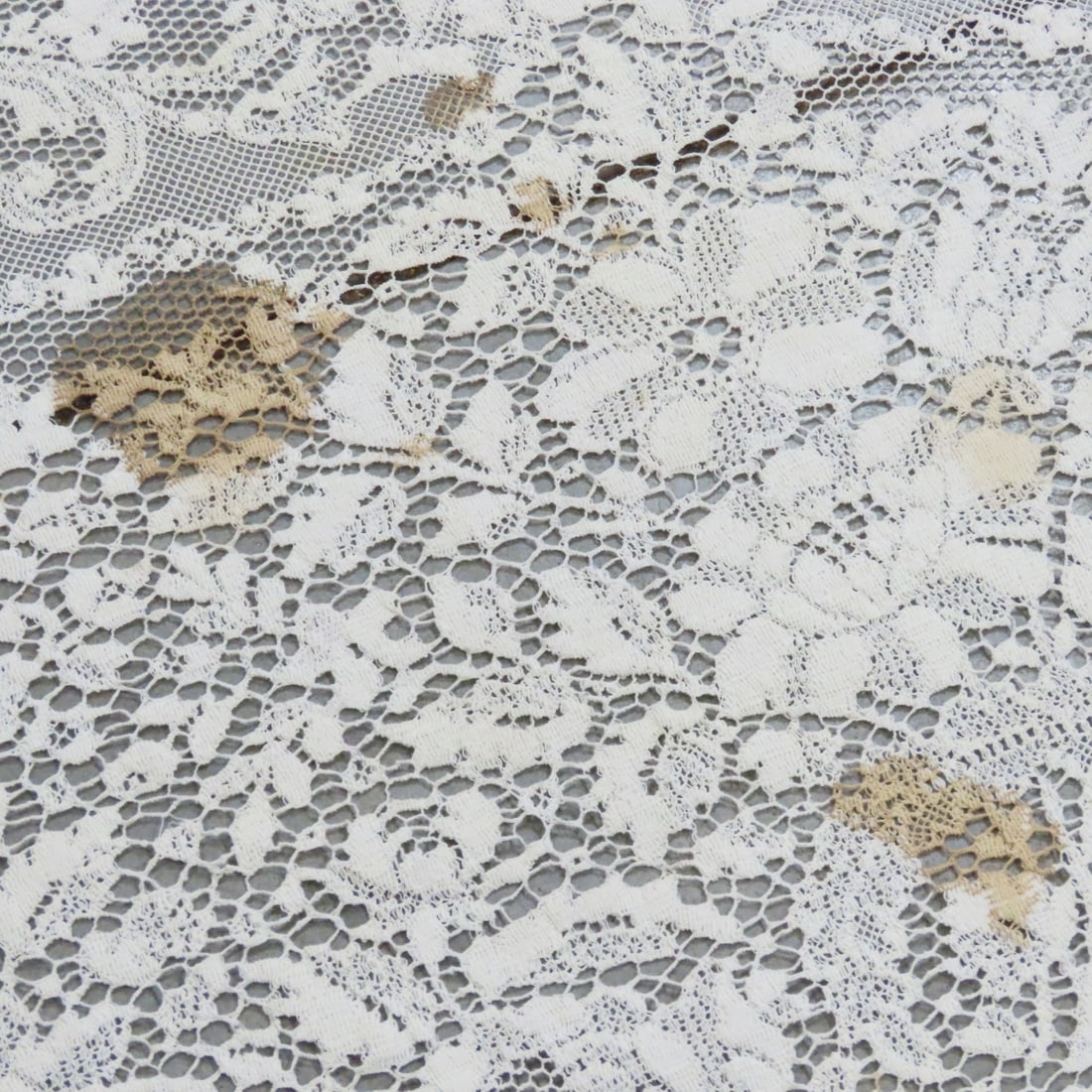 7 Quaker & Other Lace Tablecloths - 12