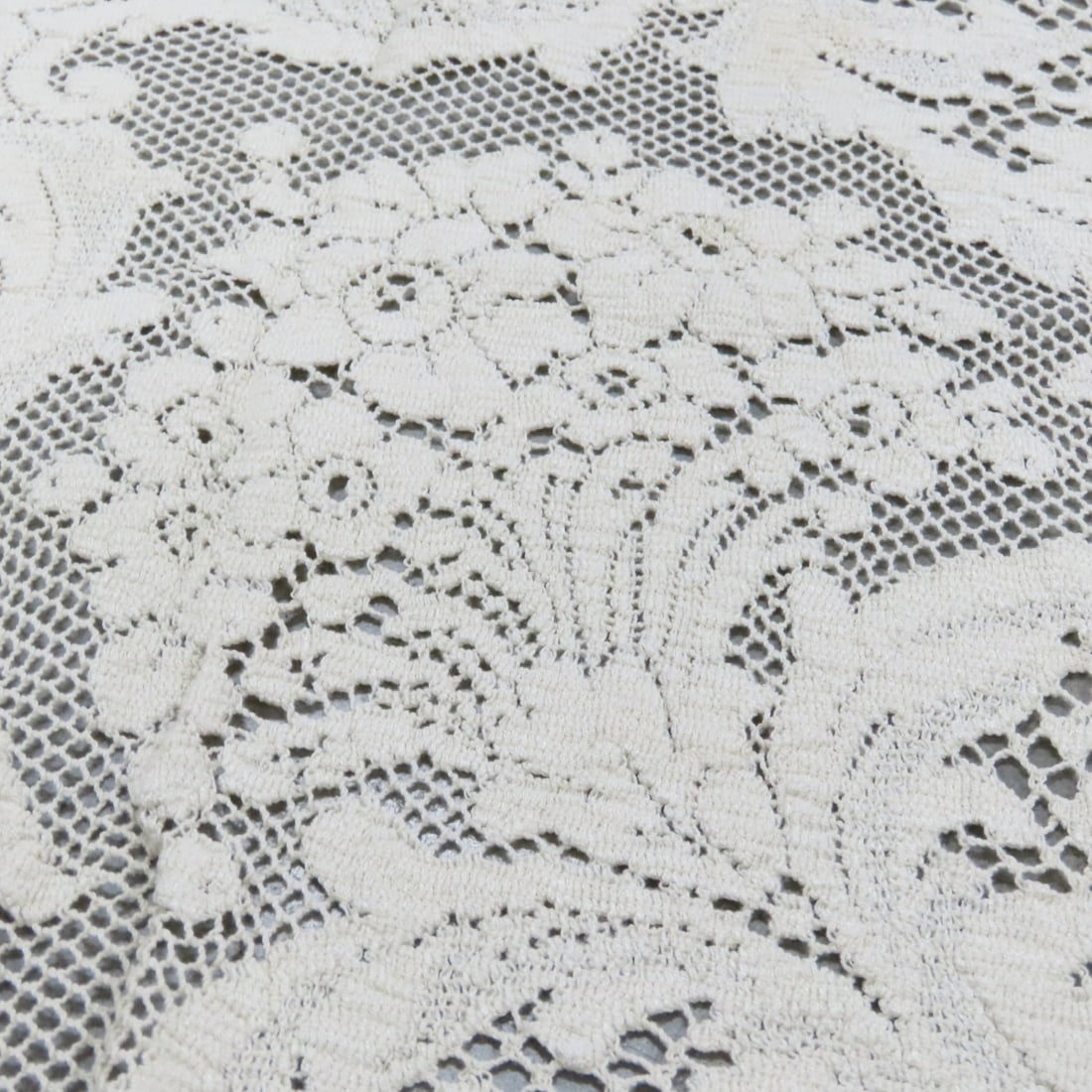 7 Quaker & Other Lace Tablecloths - 15