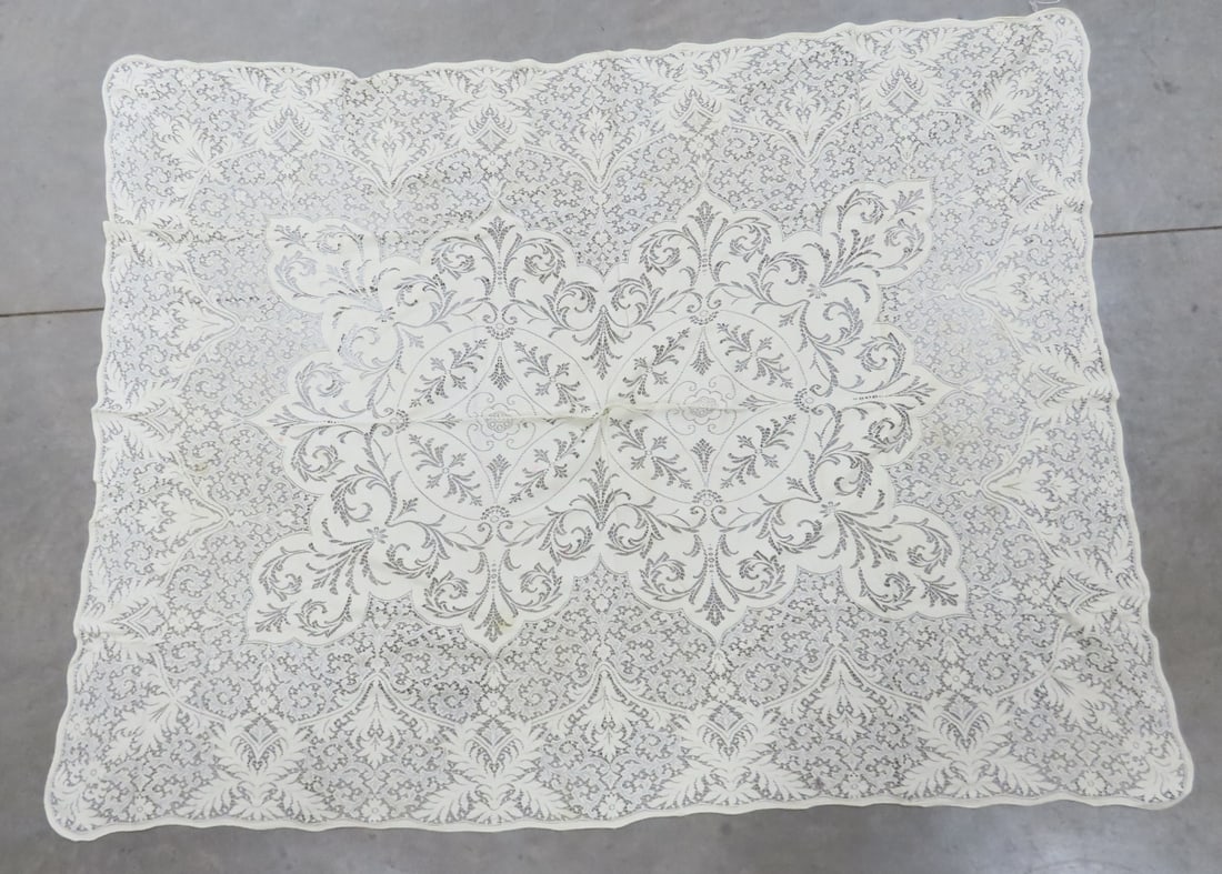 7 Quaker & Other Lace Tablecloths - 16