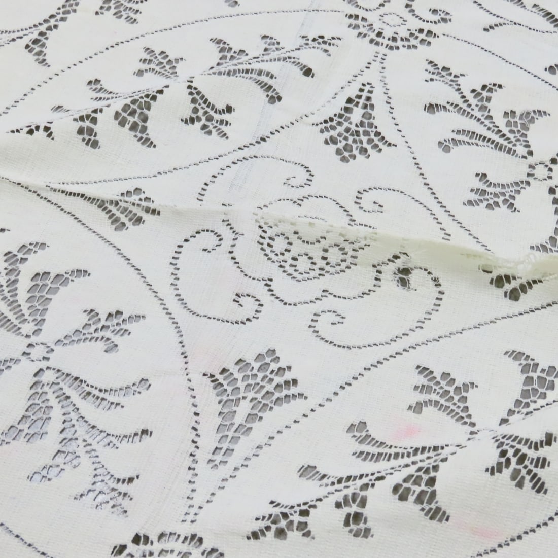 7 Quaker & Other Lace Tablecloths - 17