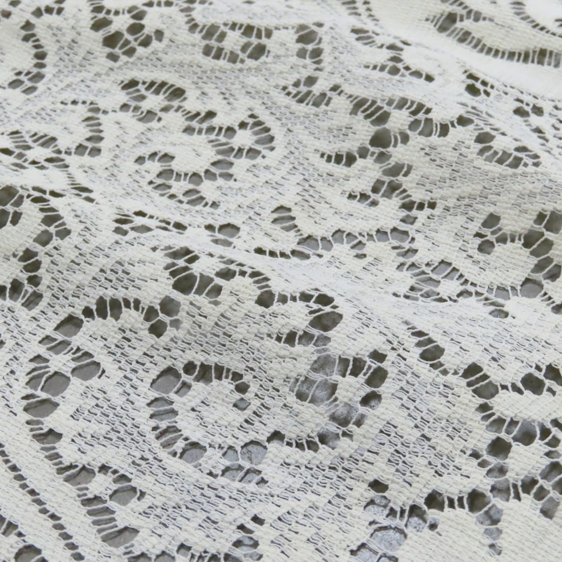 7 Quaker & Other Lace Tablecloths - 18