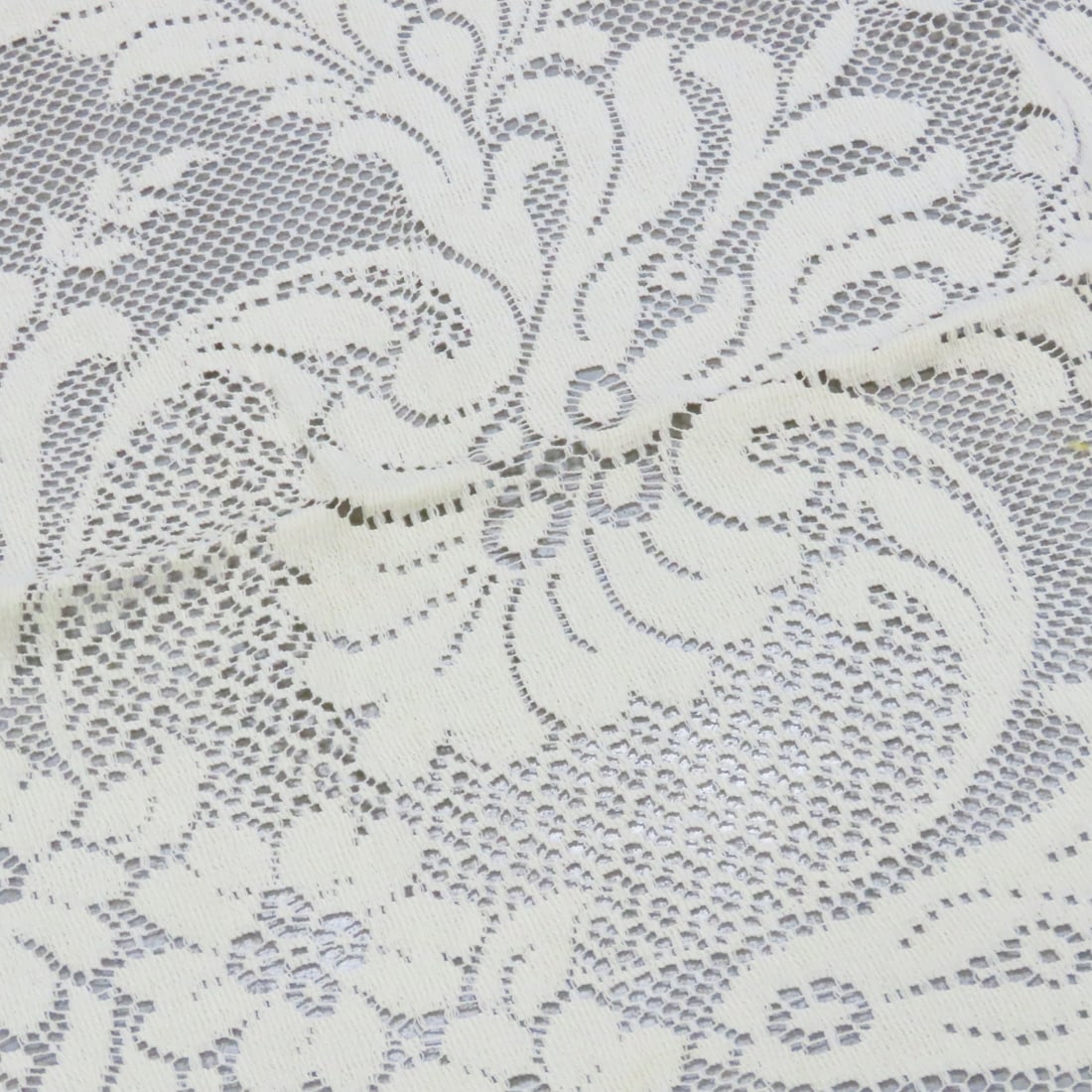 7 Quaker & Other Lace Tablecloths - 3