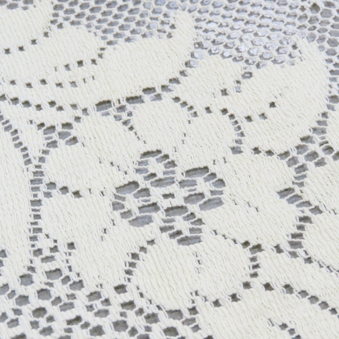 7 Quaker & Other Lace Tablecloths - 4