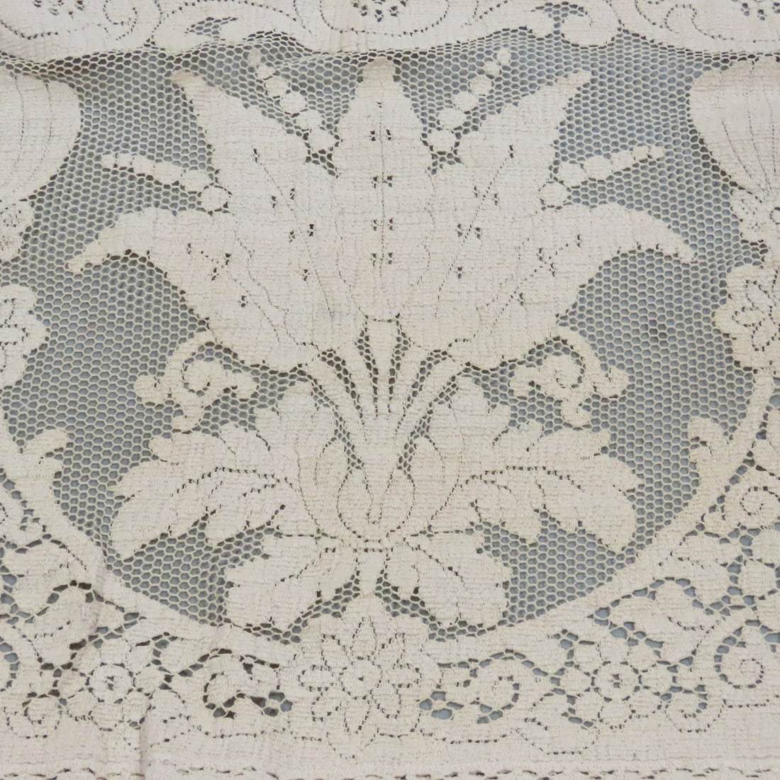 7 Quaker & Other Lace Tablecloths - 9