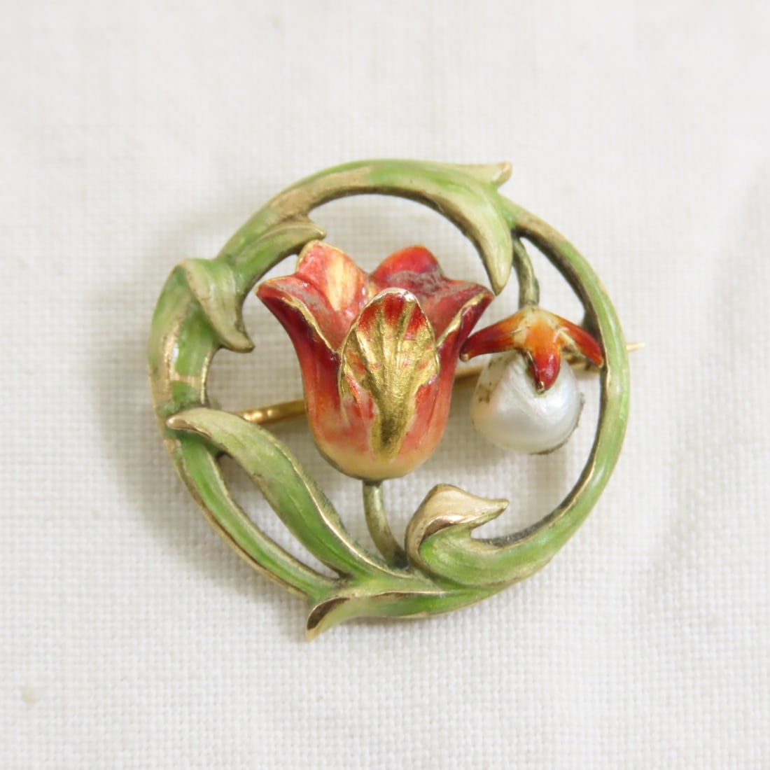 Bippart & Co Signed 14kt gold Art Nouveau Brooch: Bippart & Co Signed 14kt gold Art Nouveau Brooch - 3/4" enamel floral brooch with pearl, 2.8 gtw. Lot size: 1x1x1", 1 oz Photos are part of description. (Live Auctioneers only shows a max of 20