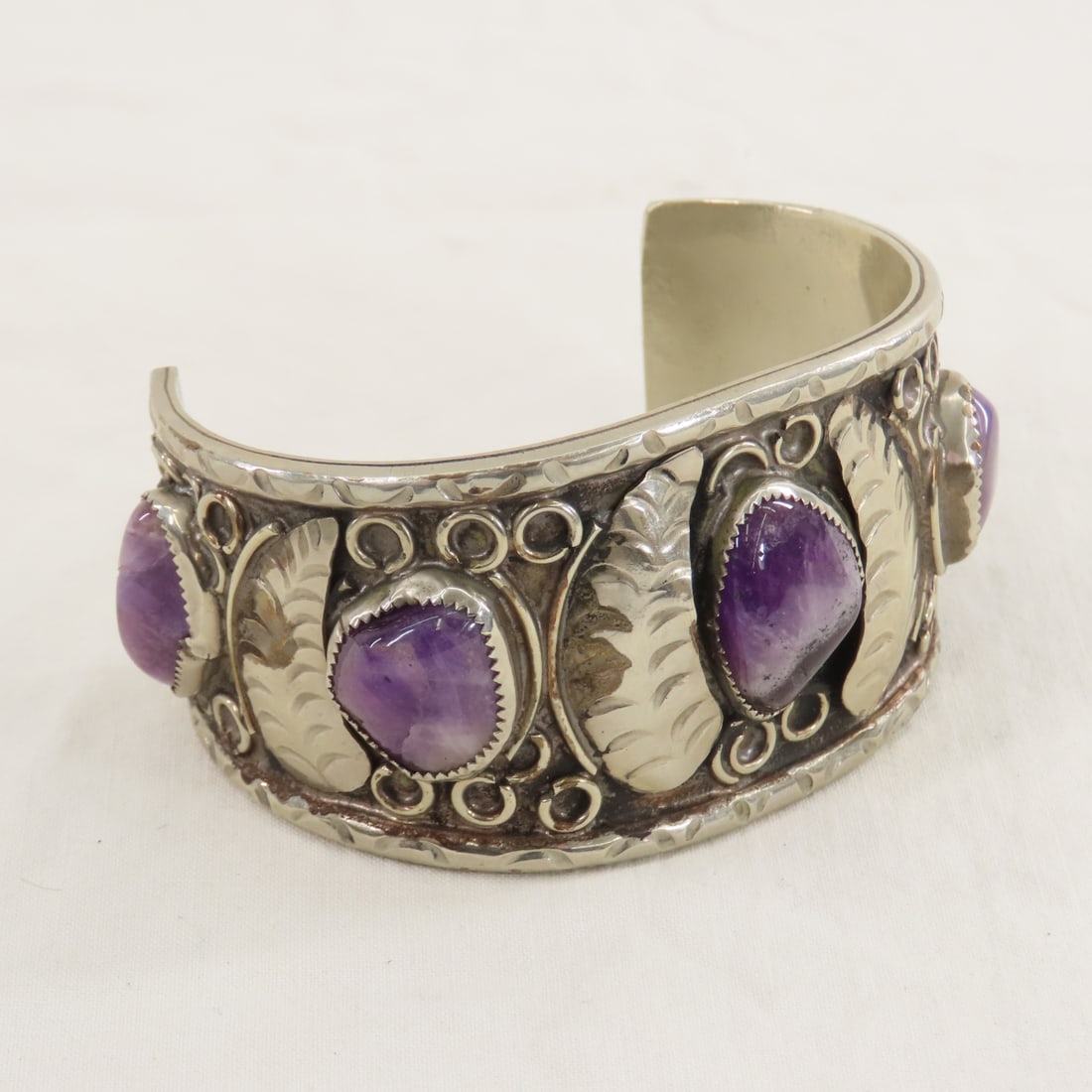 Mexico Sterling Cuff Bracelet w/Amethyst 101gtw: Mexico Sterling Cuff Bracelet w/Amethyst 101gtw - Lot size: 4x3x2", .5 lbs Photos are part of description. (Live Auctioneers only shows a max of 20 photos). Please ask questions and read terms &