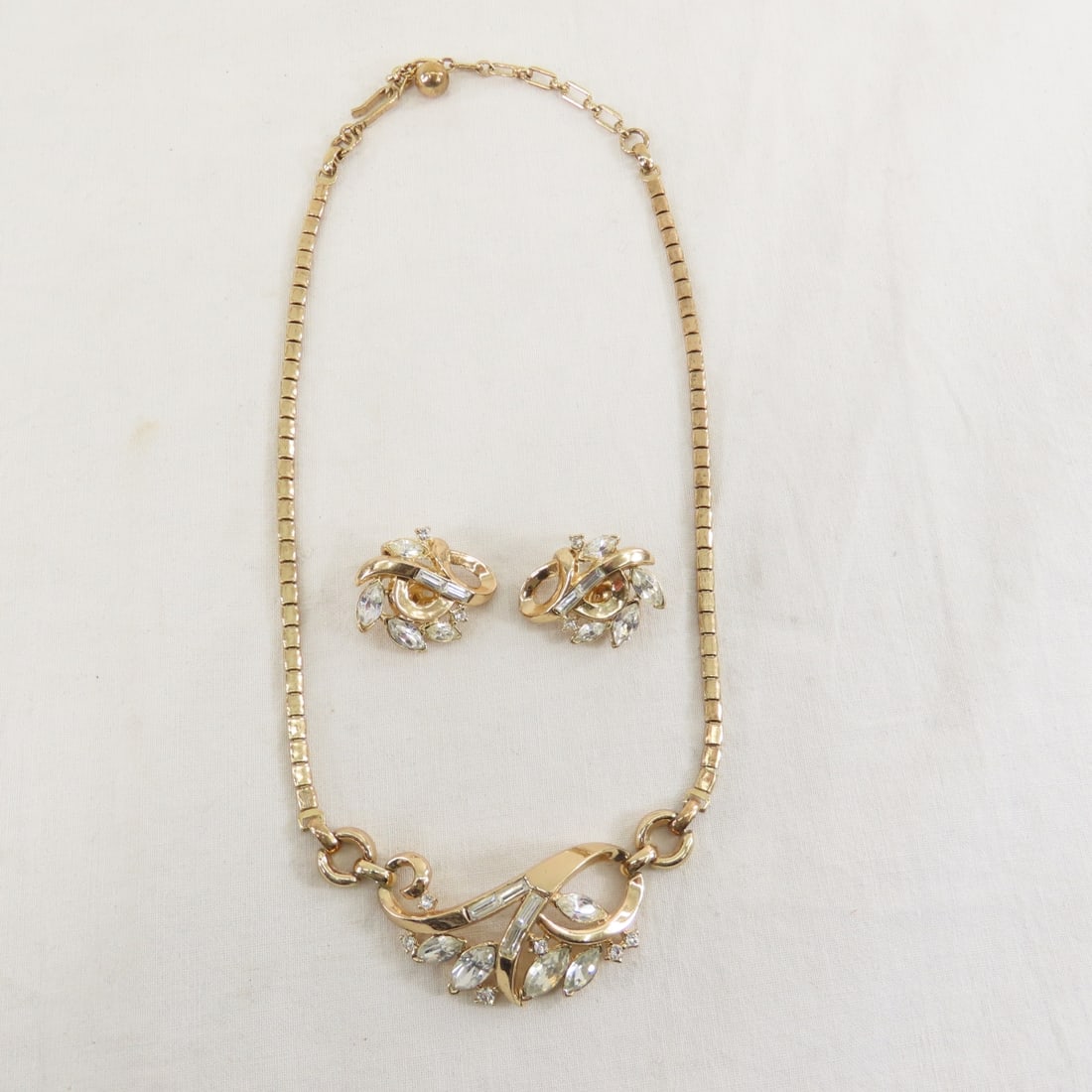 Trifari Alfred Philippe Necklace and Earring Set: Trifari Alfred Philippe Necklace and Earring Set - no missing stones, clip earrings, marked Trifari Pat. pend. Lot size 3x3x2" 2 oz Photos are part of description. (Live Auctioneers only shows a max