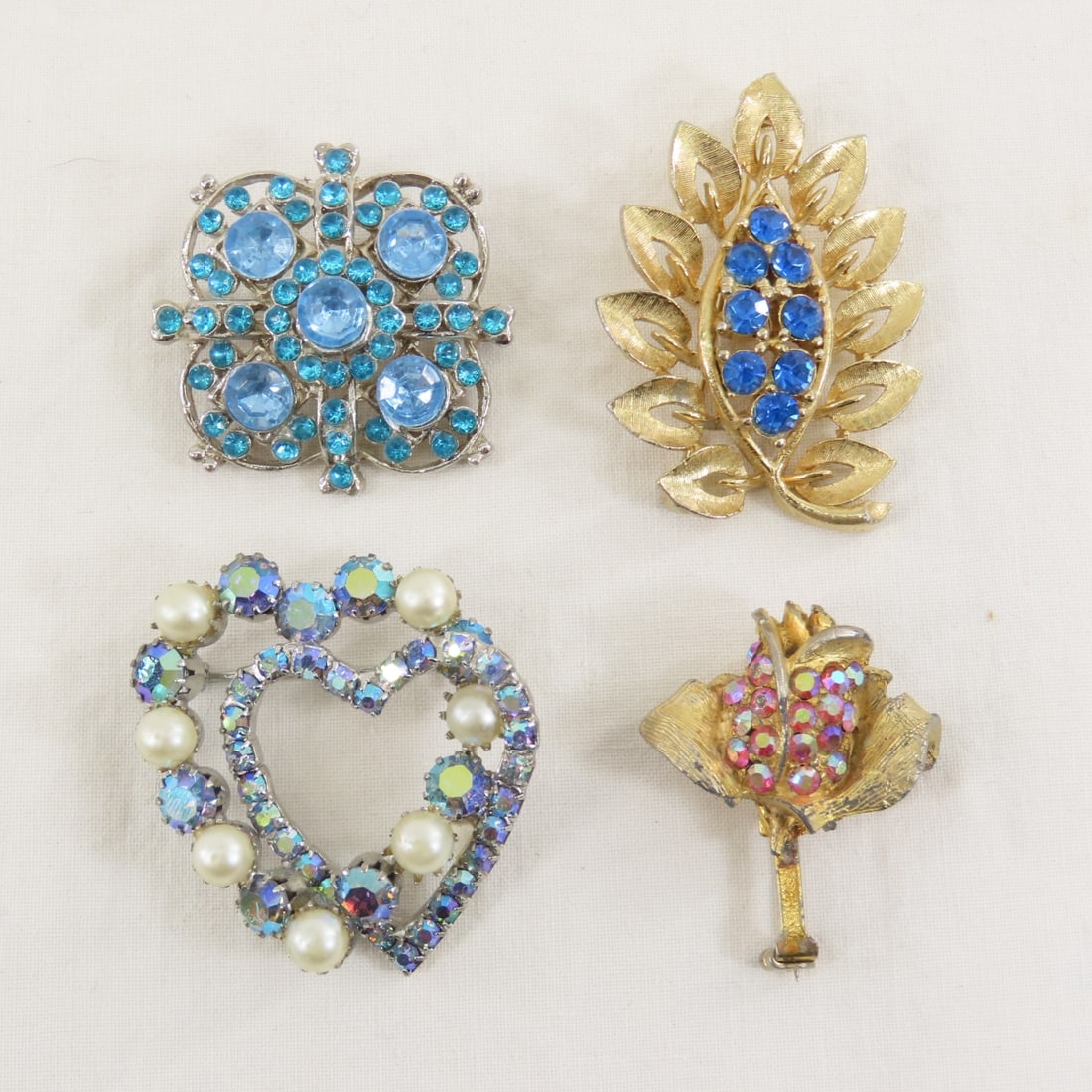 21 Vintage Rhinestone & Other Brooches - 10