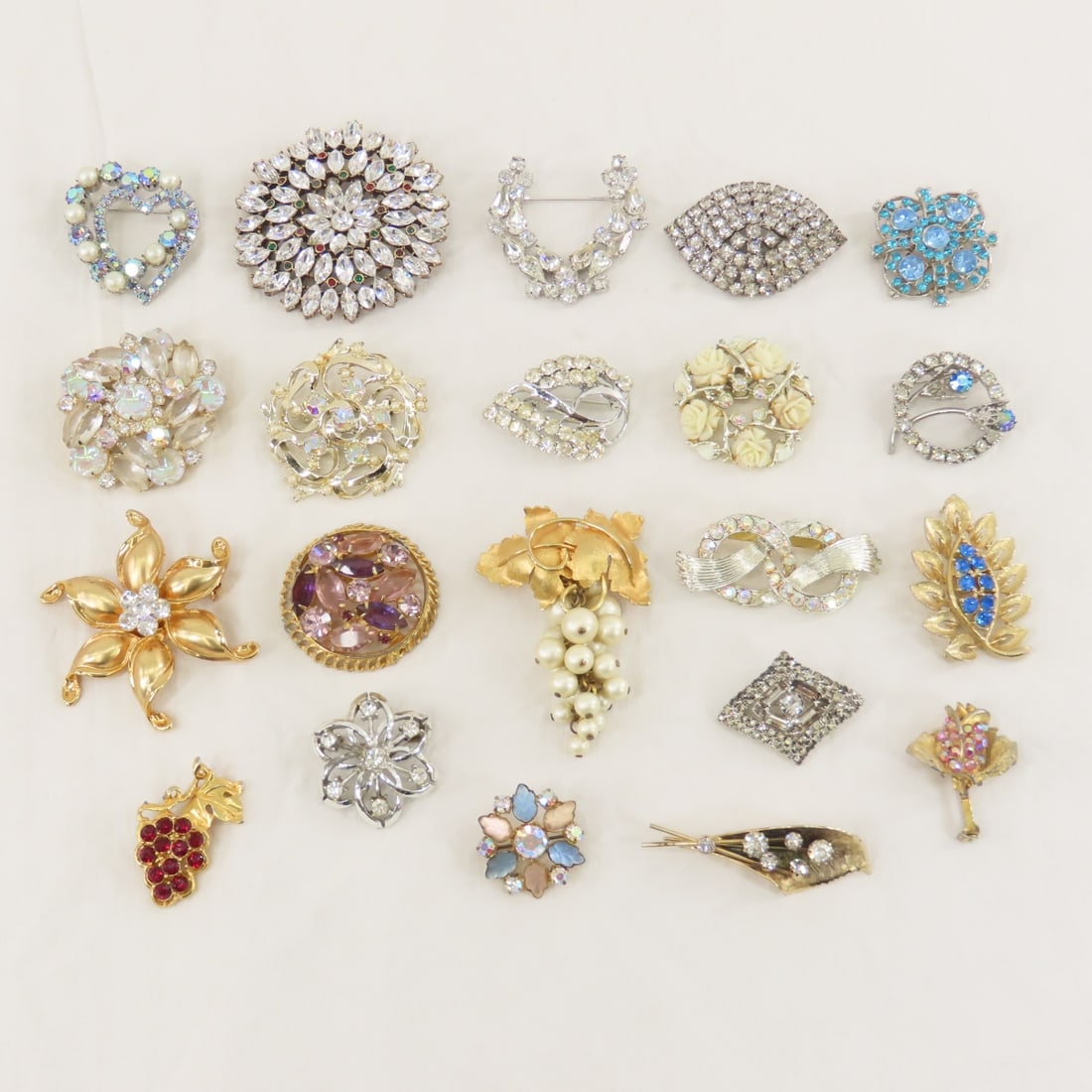 21 Vintage Rhinestone & Other Brooches: 21 Vintage Rhinestone & Other Brooches - all unsigned. Lot size: 9x7x5", 1 lb Photos are part of description. (Live Auctioneers only shows a max of 20 photos). Please ask questions and read terms &