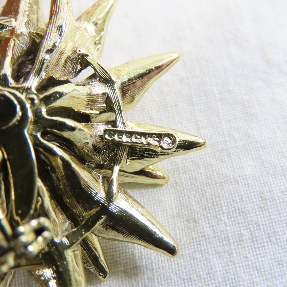 Juliana, Trifari & Other Vintage Brooches - 9