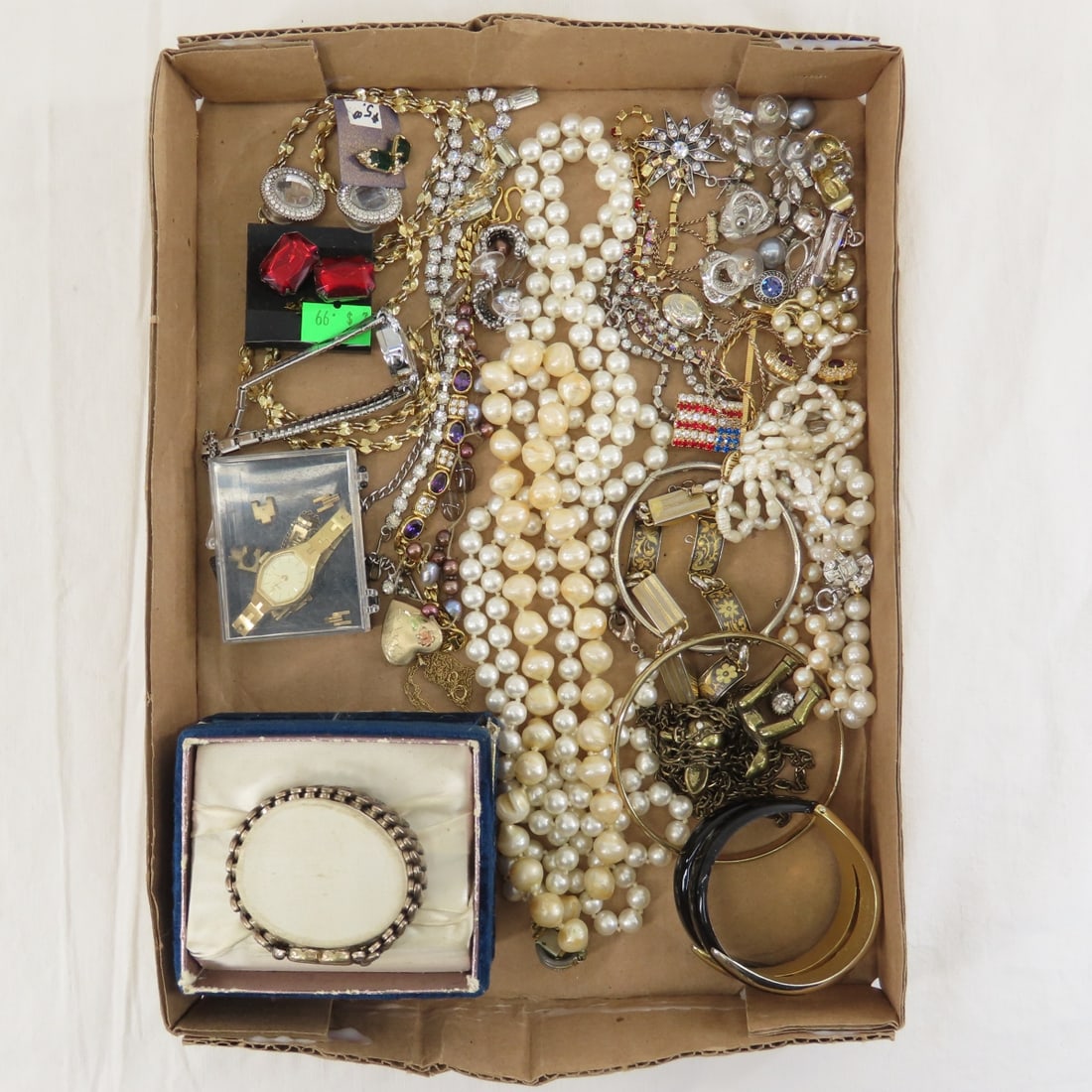 Vintage Sweetheart & Modern Jewelry (1 of 13)