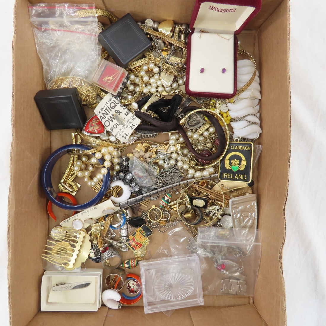 Fashion Jewelry Necklaces, Bracelets, earrings (1 of 13)