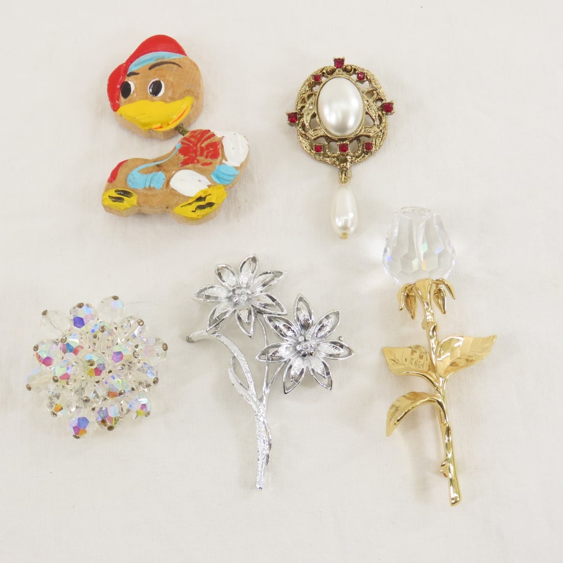 Swarovski and 23 Other Modern Brooches - 10