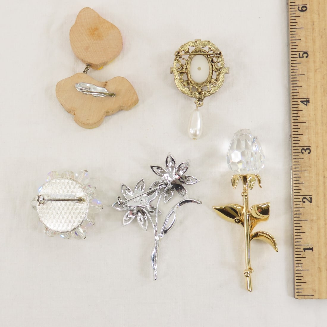 Swarovski and 23 Other Modern Brooches - 11
