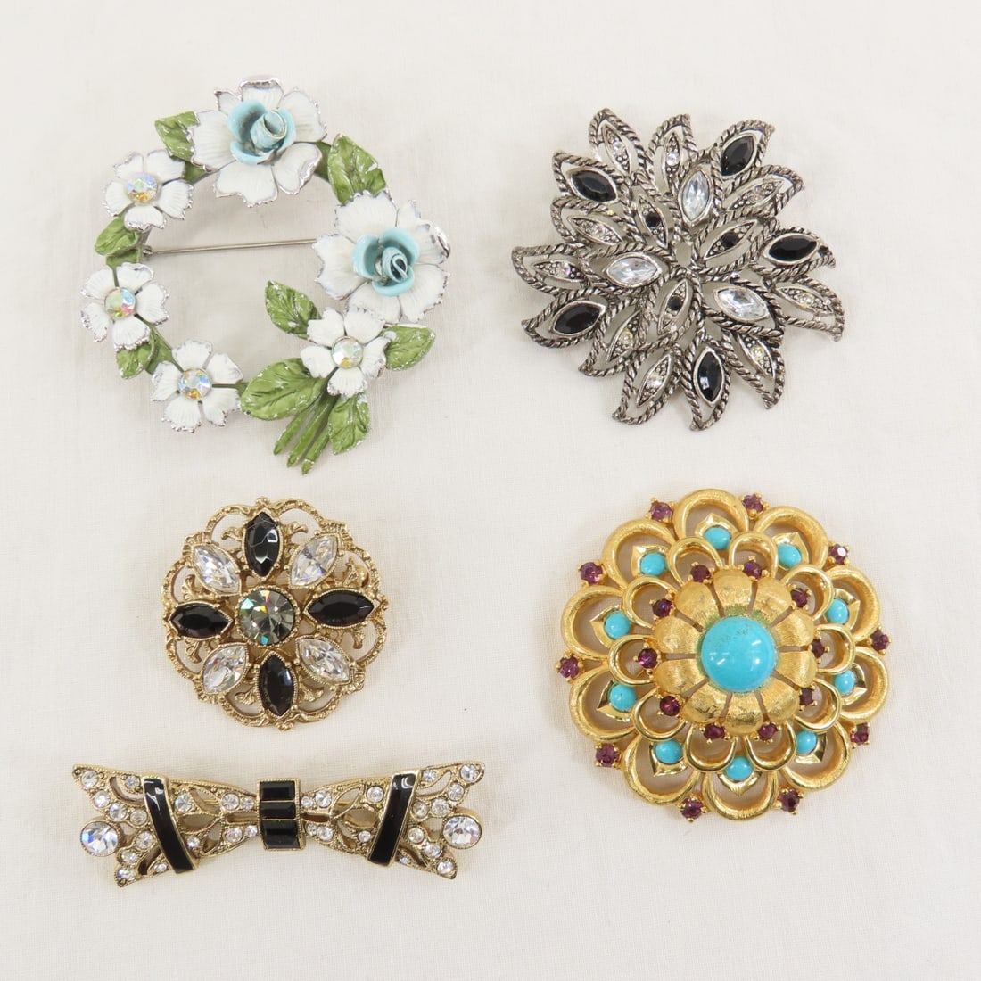 Swarovski and 23 Other Modern Brooches - 2