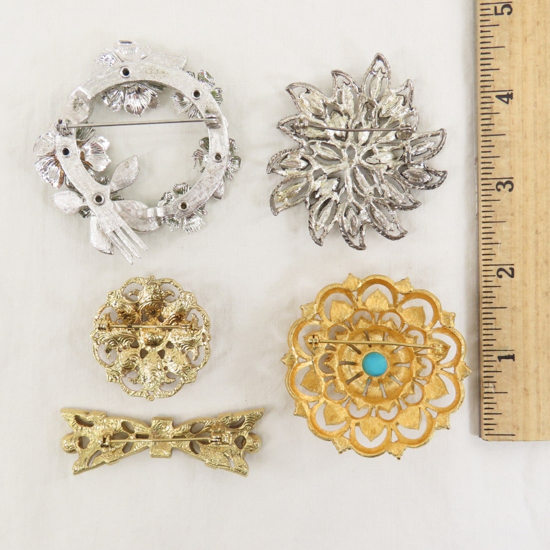 Swarovski and 23 Other Modern Brooches - 3