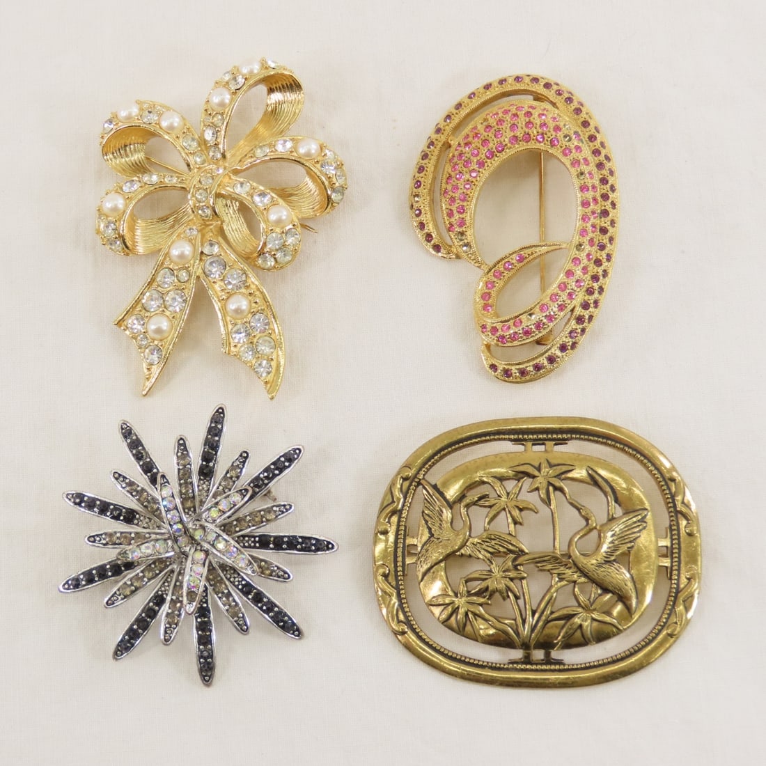 Swarovski and 23 Other Modern Brooches - 4