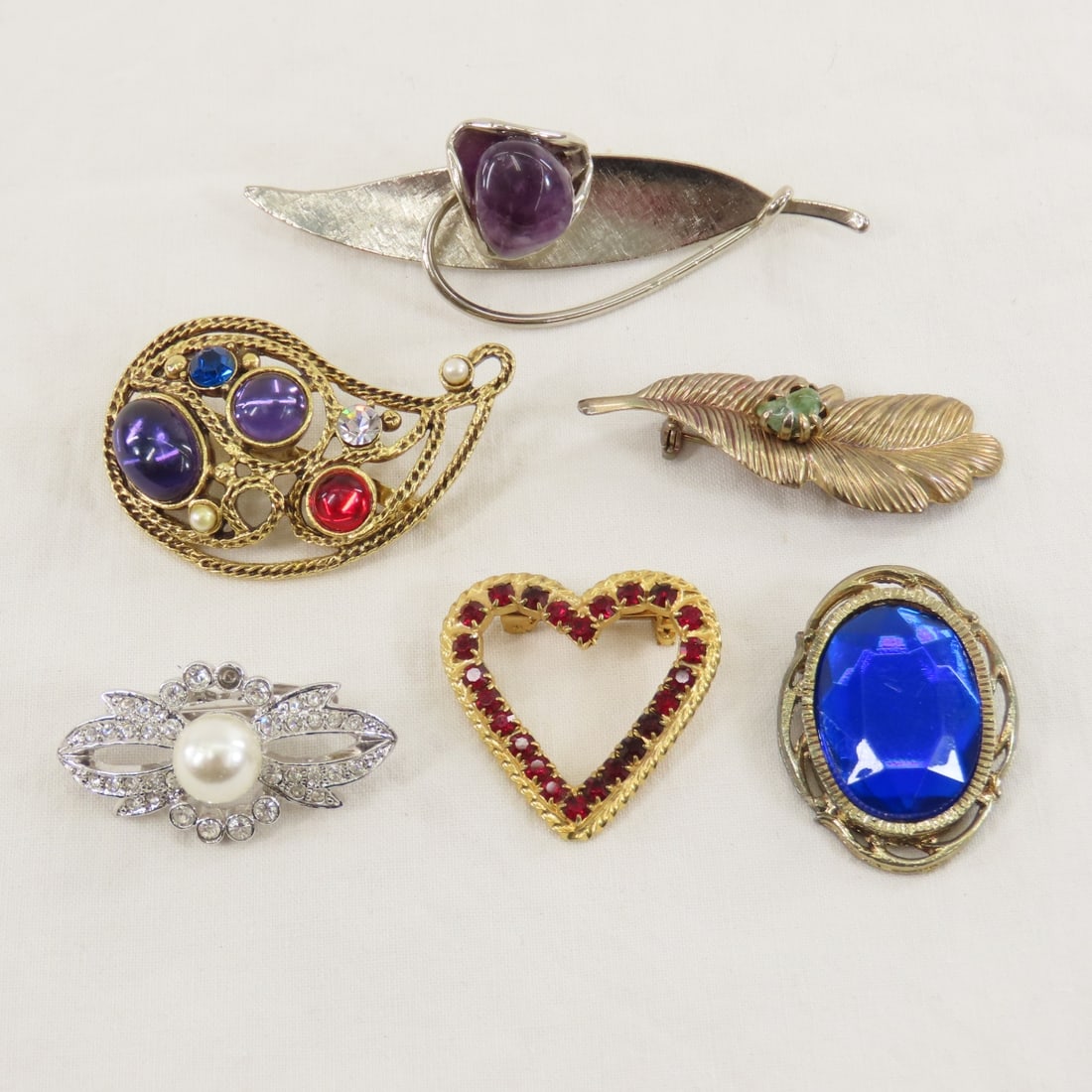 Swarovski and 23 Other Modern Brooches - 8