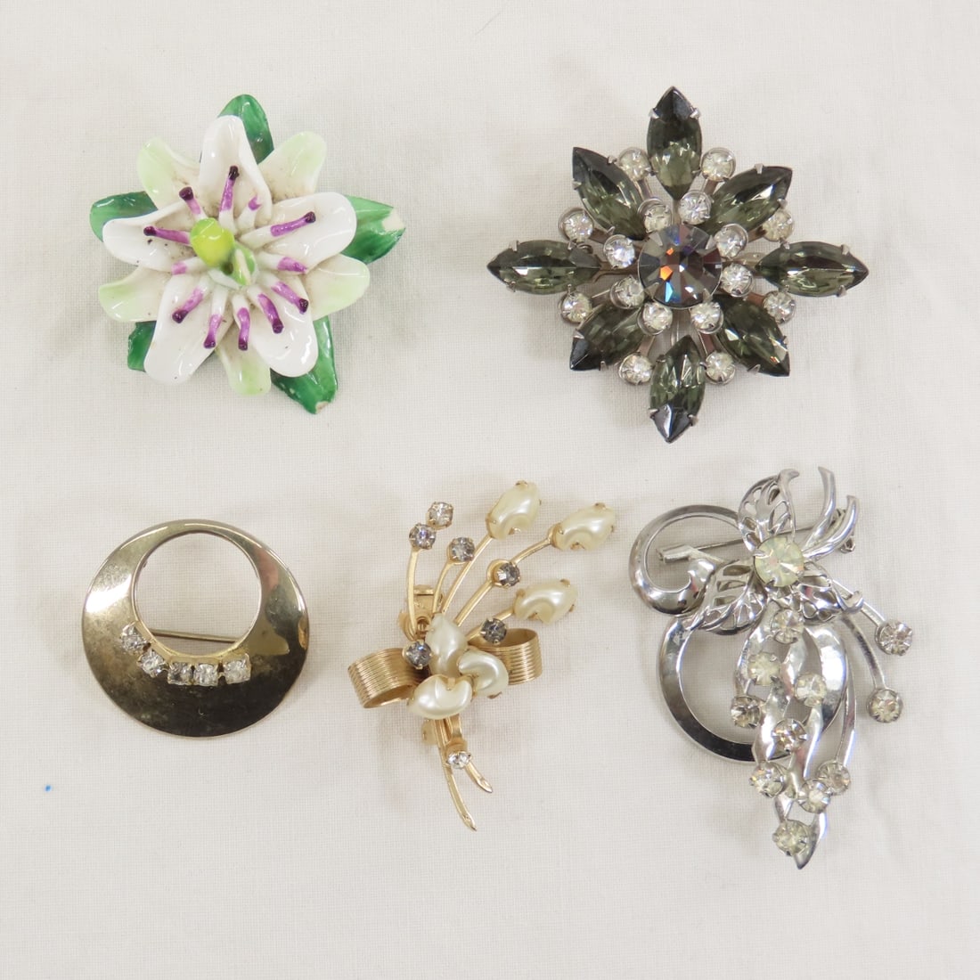 26 Vintage Floral Brooches - 10