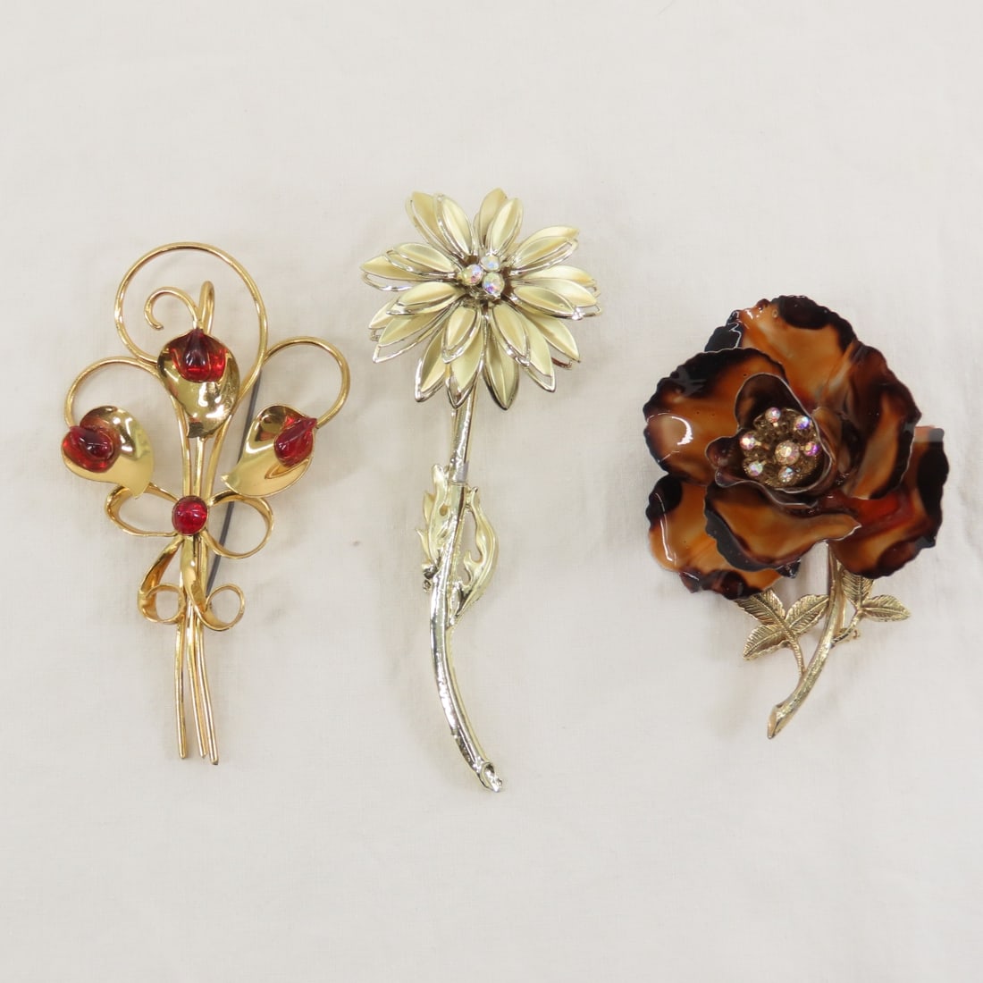 26 Vintage Floral Brooches - 2