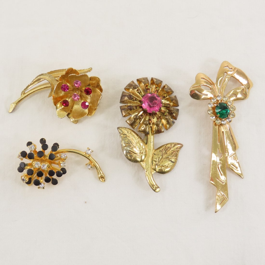 26 Vintage Floral Brooches - 6