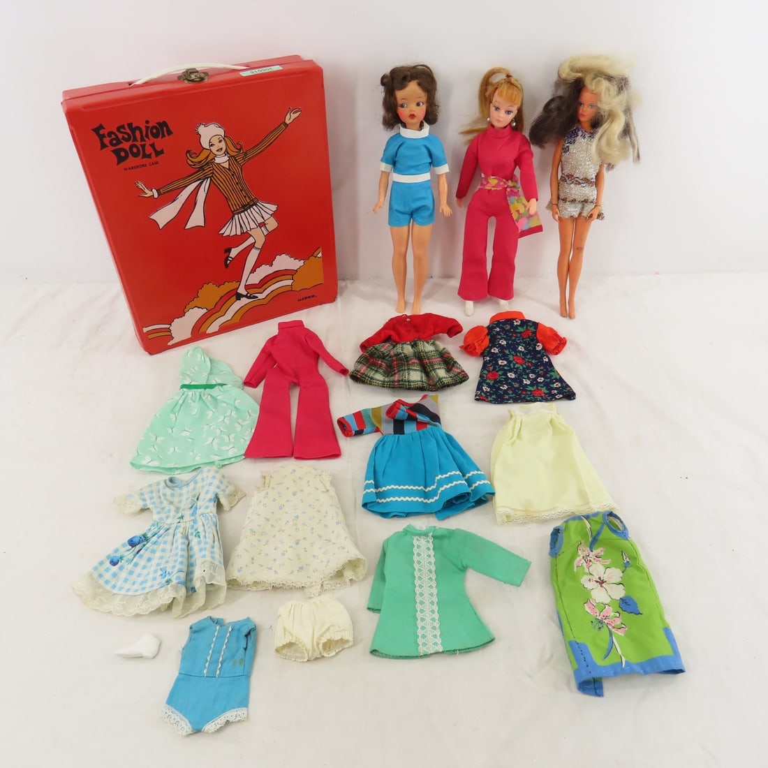 Ideal Tammy, Tuesday Taylor & Uneeda Dollikin: Ideal Tammy, Tuesday Taylor & Uneeda Dollikin - brunette Tammy BS-12 in original outfit, with robe, other dress and panties, Pepper outfit, Ideal Taylor Tuesday with blonde/brunette hair, and