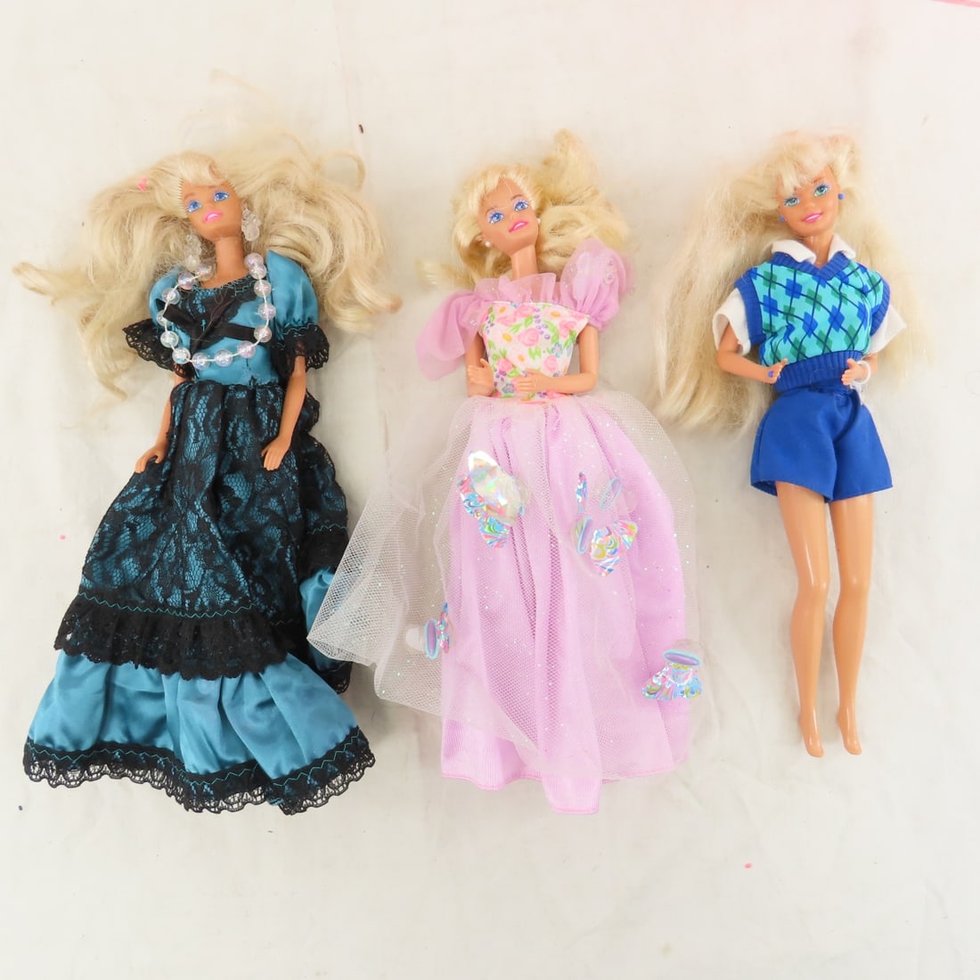 20+ 1980-2000's Barbie Dolls-Blonde - some stands - 2