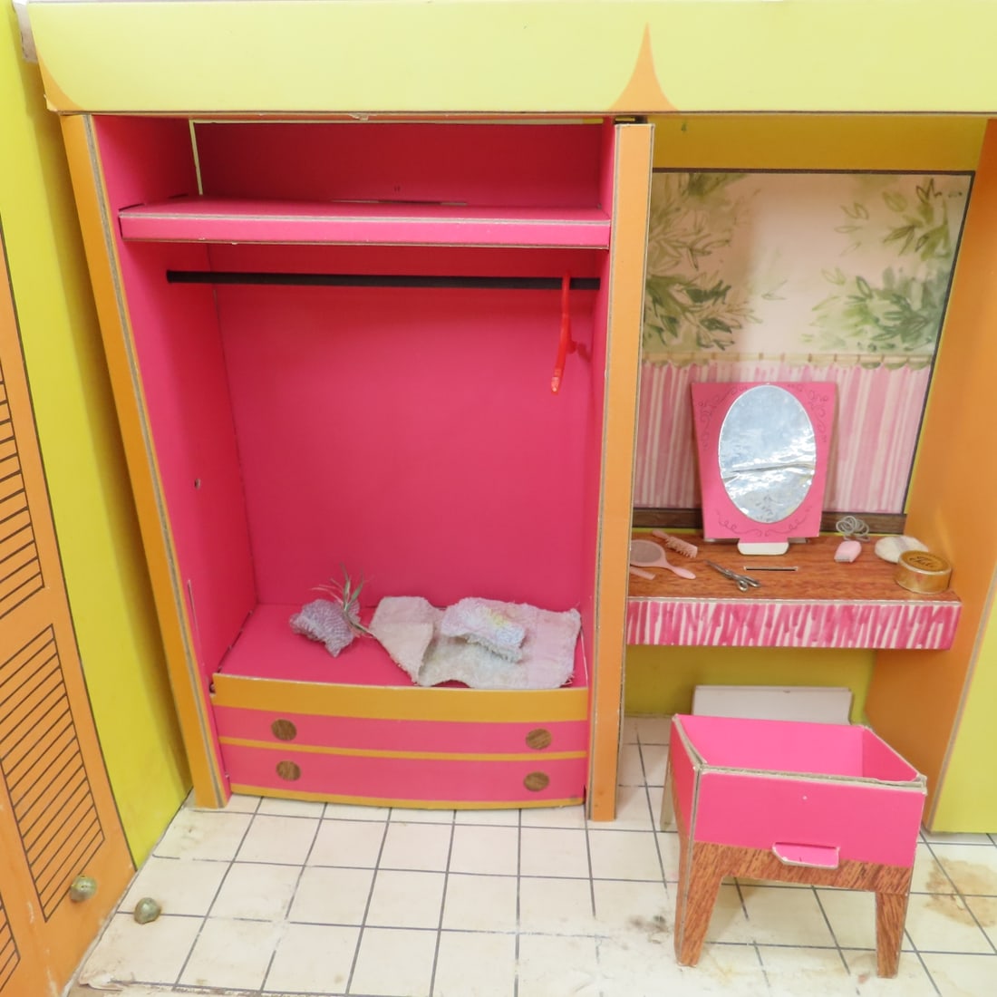 Original 1962 Barbie Dream House - 4