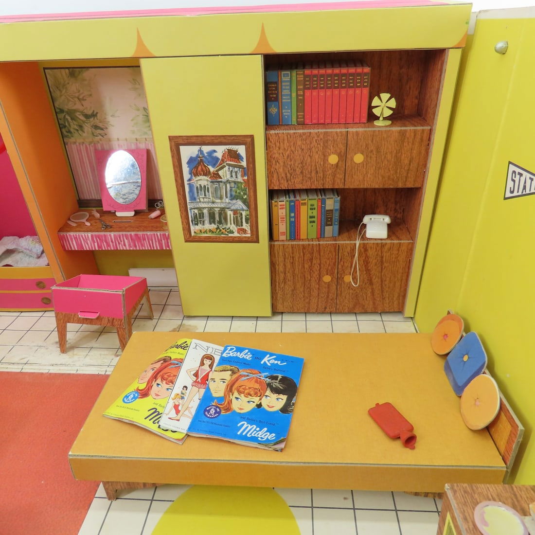 Original 1962 Barbie Dream House - 5