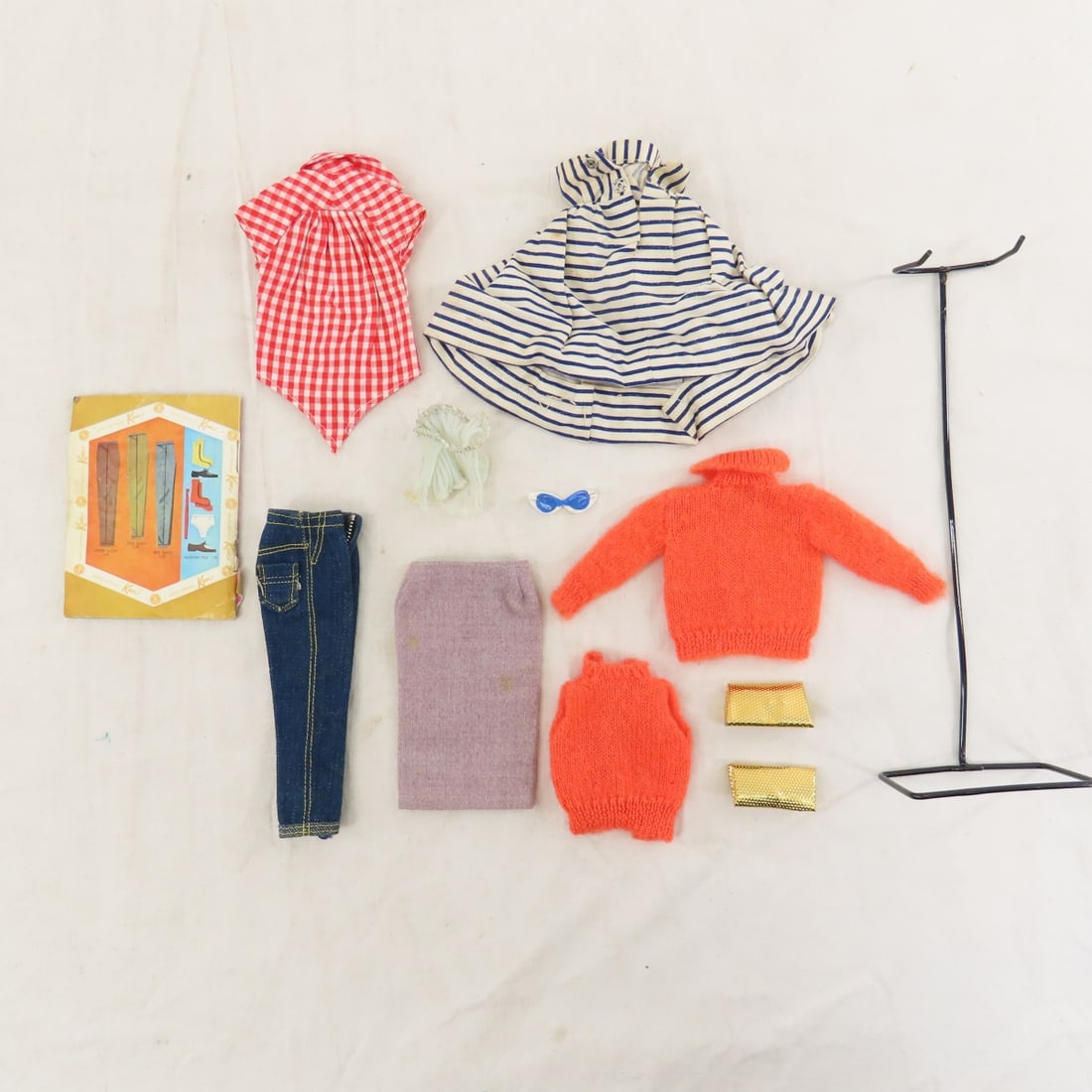 #4 Blonde Ponytail Barbie with Stand and Clothes - 10