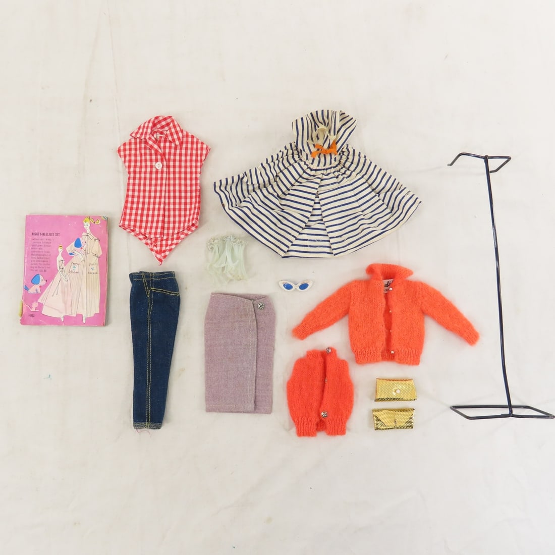 #4 Blonde Ponytail Barbie with Stand and Clothes - 9