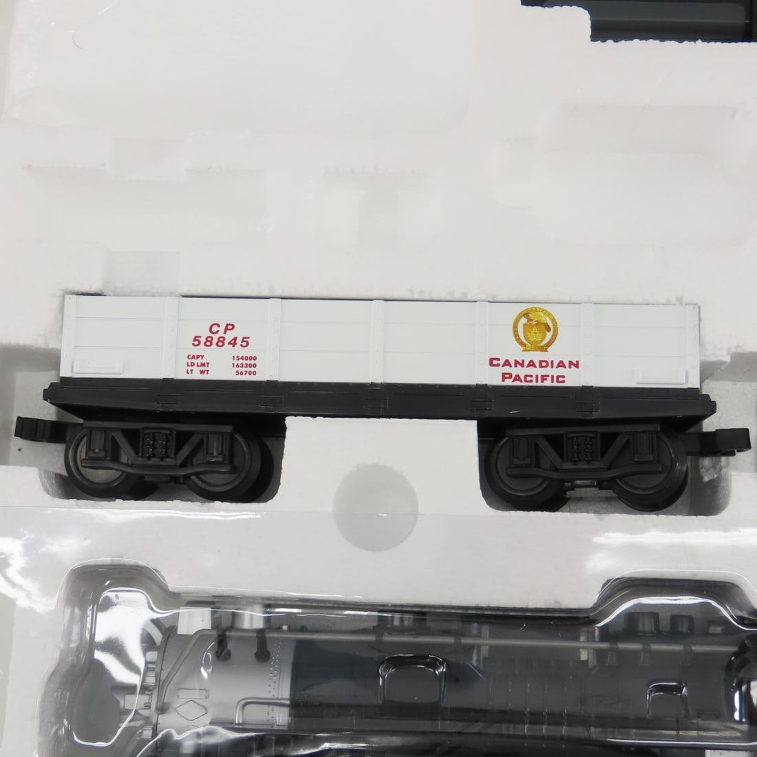Lionel G Scale Canadian Pacific Train Set In Box - 6