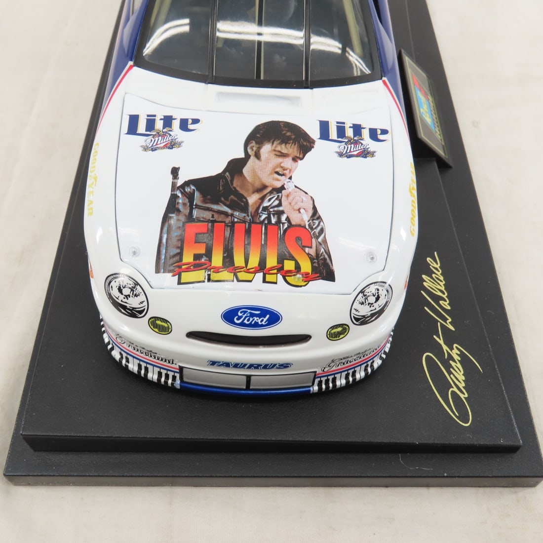 1:18 Scale Maisto, Ertl, Diecast Cars & Model - 4