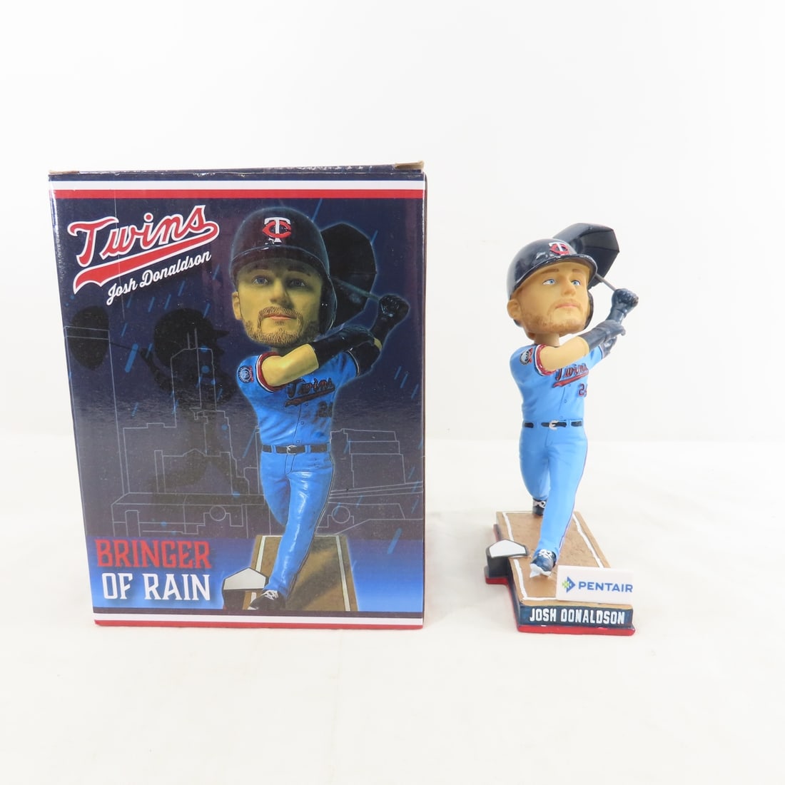 MN Twins, Timberwolves Bobble Heads & Santa - 4