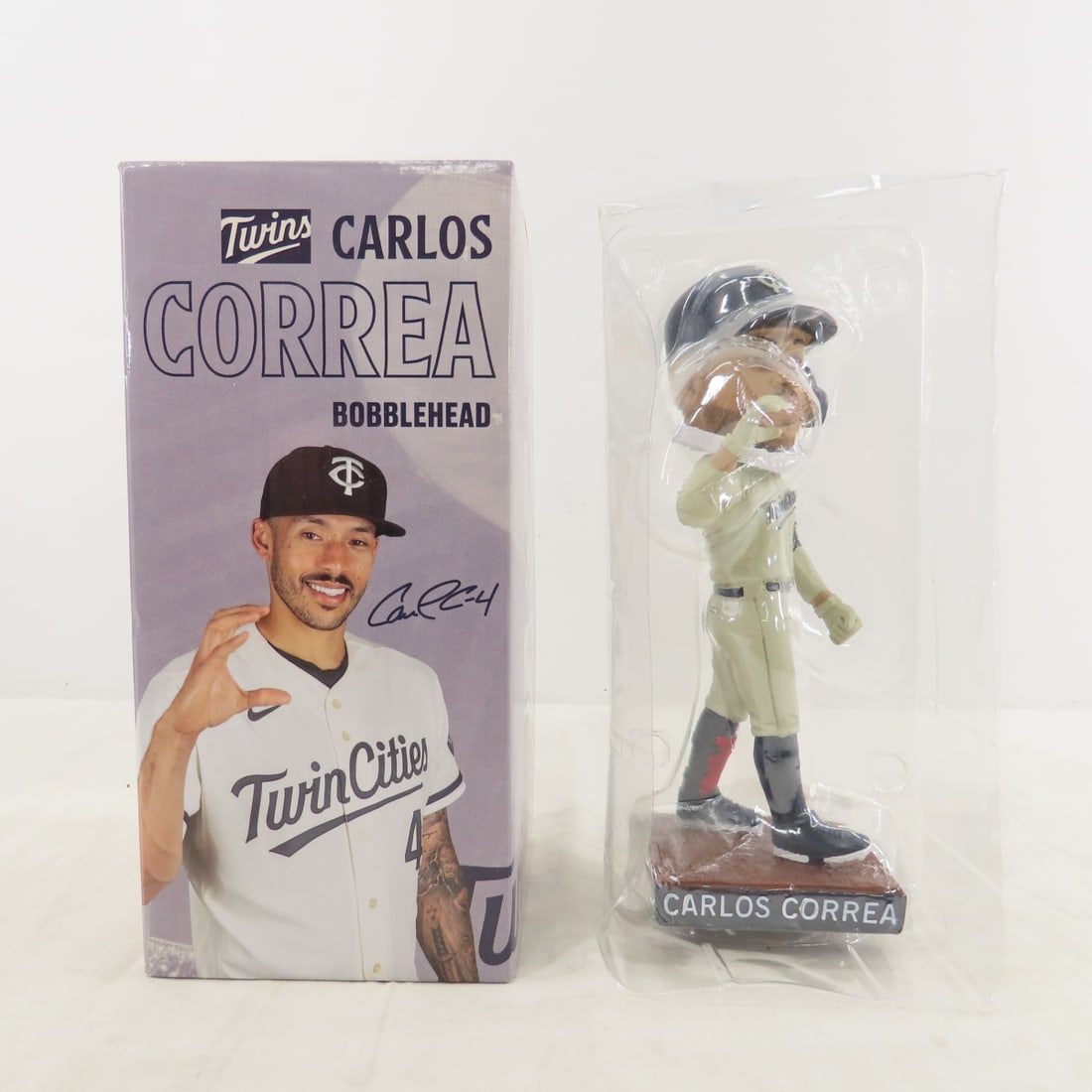 MN Twins, Timberwolves Bobble Heads & Santa - 6