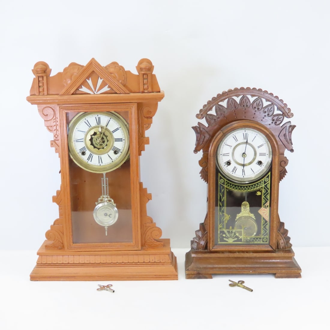 Vintage Waterbury & Other Gingerbread Clock: Vintage Waterbury & Other Gingerbread Clock - Largest, Light Brown 22" is Non-Working, Other chimes but Sounds Rough 19". Both have Pendulum & Keys. Lot Size: 22 x 15 x 10", 13 lbs Photos are