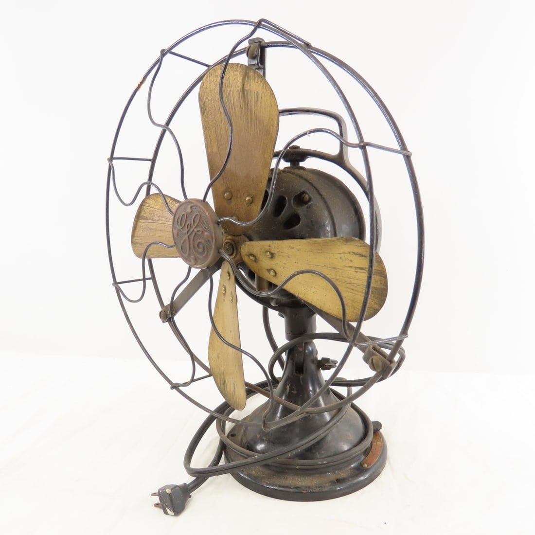 Antique GE Type AOU AB1 Desk Fan, Brass Blades - 3