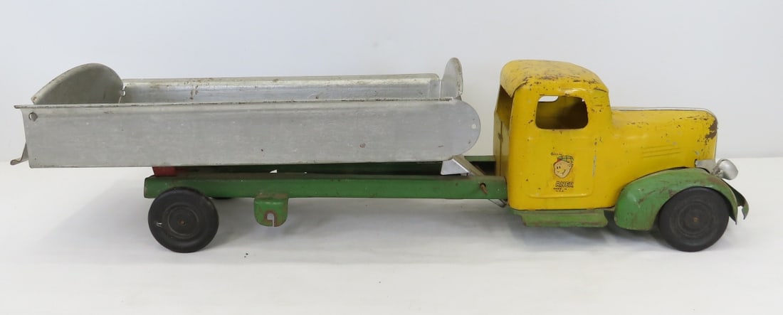 Vintage Turner Pressed Steel Dump Truck: Vintage Turner Pressed Steel Dump Truck - 26.5" long, 7" tall. Lot Size: 27 x 9 x 8", 7 lbs Photos are part of description. (Live Auctioneers only shows a max of 20 photos). Please ask questions and