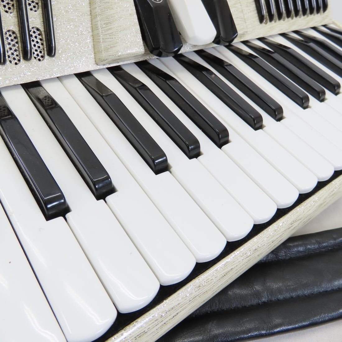 Scandalli Silvana III 24 Piano Key Accordion - 18