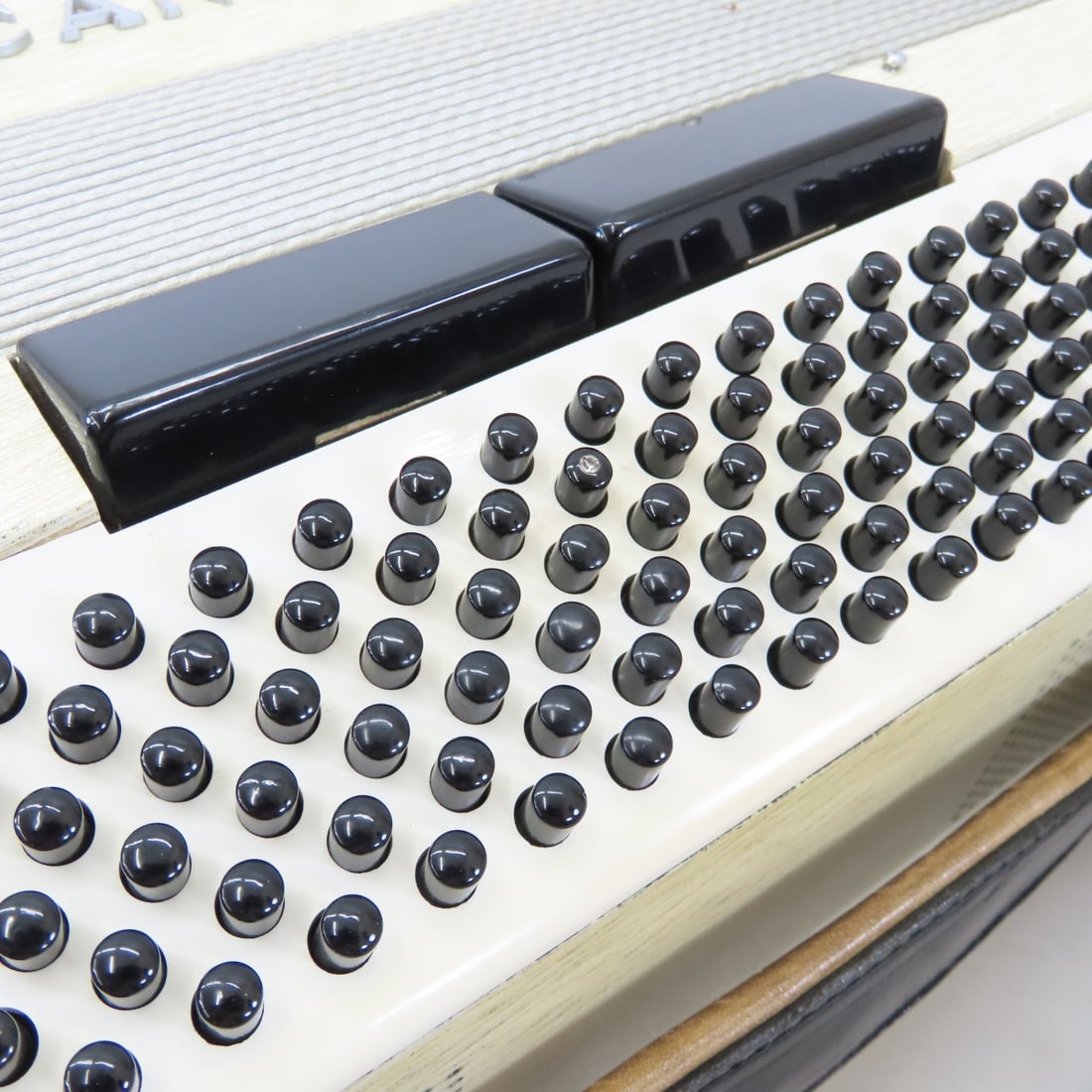 Scandalli Silvana III 24 Piano Key Accordion - 8