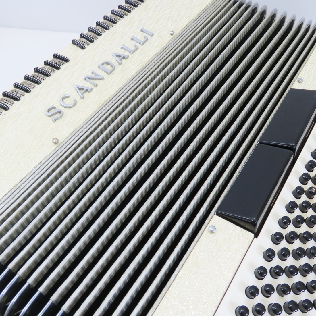 Scandalli Silvana III 24 Piano Key Accordion - 9