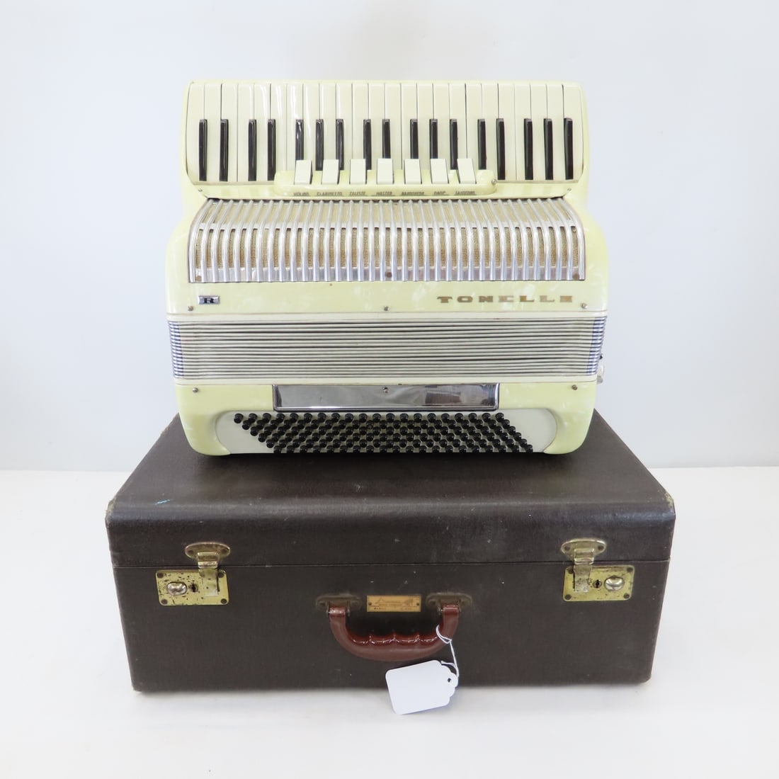 Italian Tonelli R 24 Piano Key Accordion: Italian Tonelli R 24 Piano Key Accordion - 24 keys a couple of keys can stick, 7 treble switches, bellows work great, with straps, in original hard case. Lot size: 21x19x9", 27 lbs Photos are part