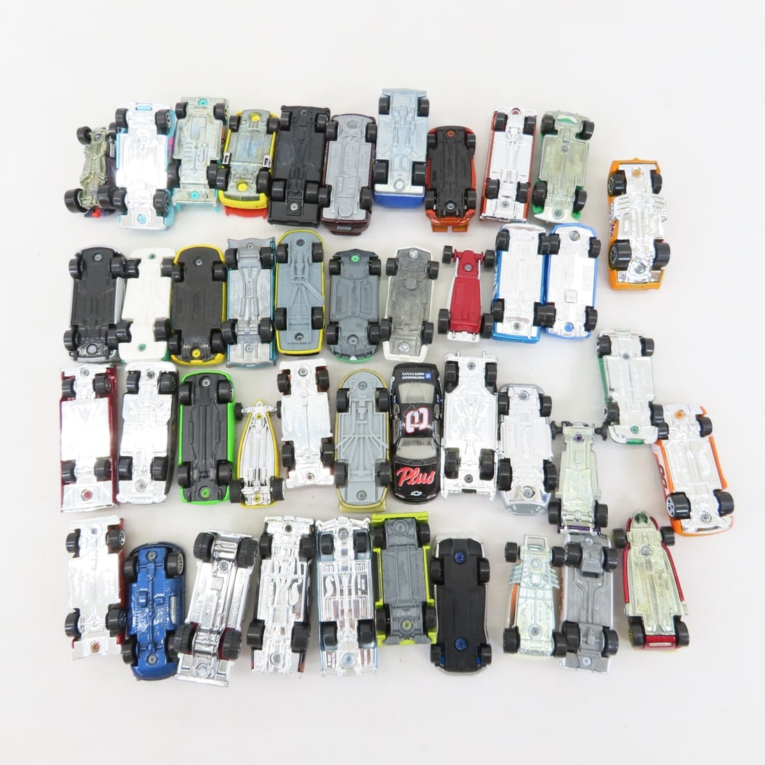 150+ Modern Hot Wheels in Rally & Spinner Cases - 12